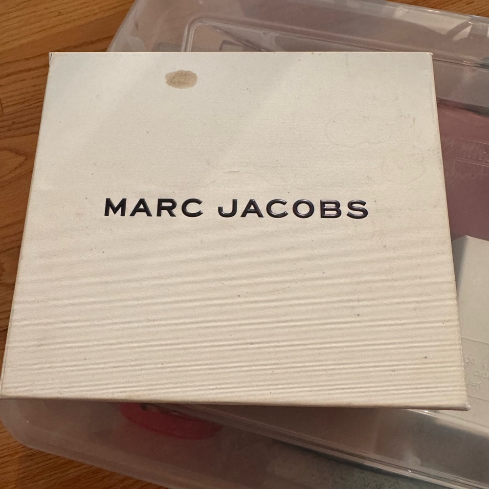 Marc Jacobs Stylish Cream and Black Crossbody Bag - Picture 11 of 14